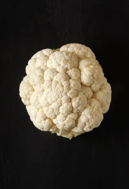 siyah üzerine izole karnabahar