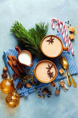 Masala çay chai latte geleneksel sıcak Hint çay töreni sw