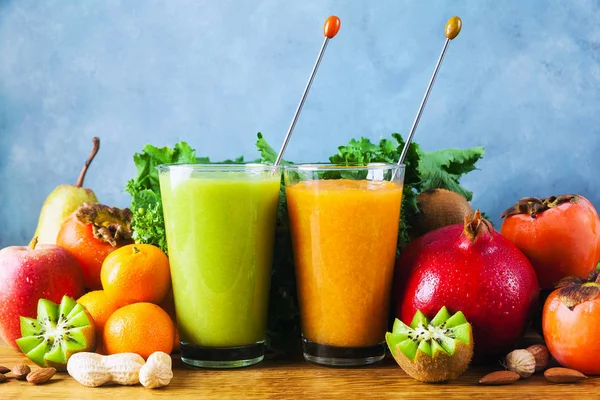 Freshly blended fruit smoothies of various colors and tastes in — Stock Photo, Image