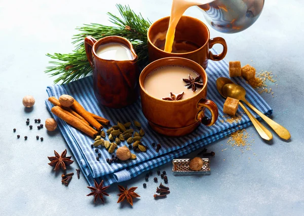 Hälla Masala tea chai latte traditionella varma indiska teatime cer — Stockfoto
