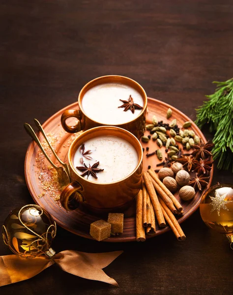 Masala teh chai latte tradisional India panas upacara minum teh sw — Stok Foto