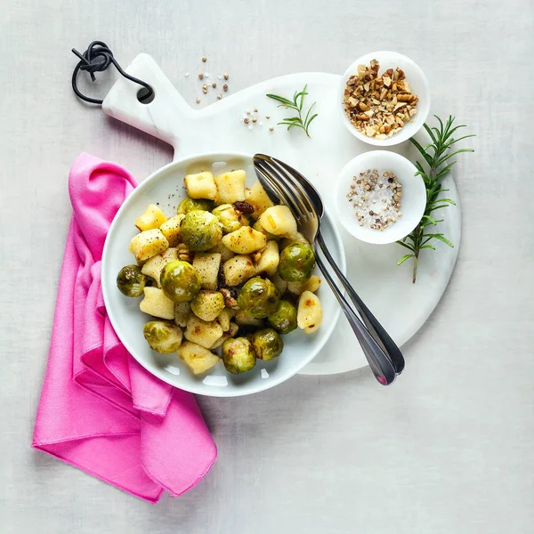 Plate with Italian gnocchi from potatoes with Brussels sprouts a — Stock Photo, Image