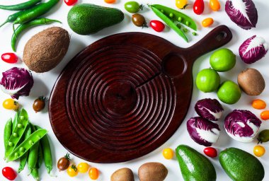 sebze ve meyve gıda arka plan ile bir işbirliği olarak kesme tahtası