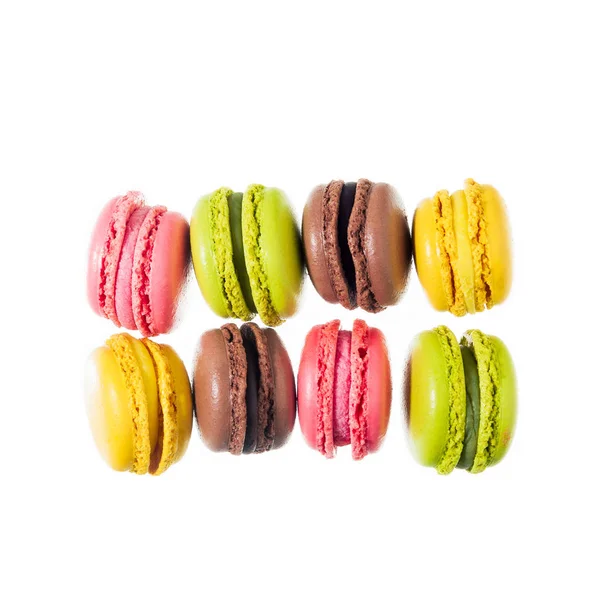 Renkli geleneksel Fransız tatlı macaroons badem üzerinden ben un — Stok fotoğraf