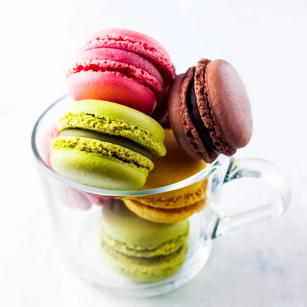 Kolorowy, jasny, tradycyjny francuski makaronik ciasteczka słodycz — Zdjęcie stockowe