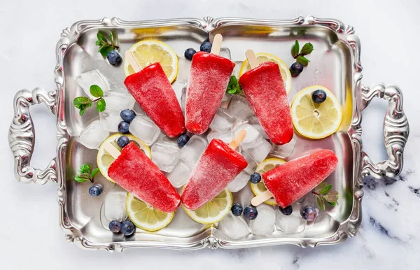 Frozen strawberry juice snack ice pop or popsicle on a white mar — Stock Photo, Image