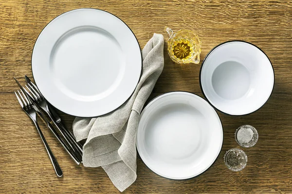 Leere Teller Auf Dem Holztisch Mittag Oder Abendessen Platz Für — Stockfoto