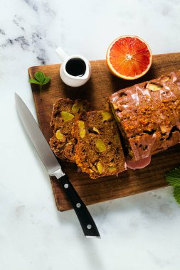 Elmalı vejetaryen ekmek, kremalı ve espresso kahveli. sağlıklı sabah kahvaltısı ya da atıştırmalık