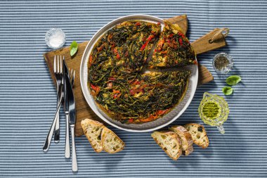 bitki bazlı İtalyan omleti. sağlıklı vejetaryen mutfağı