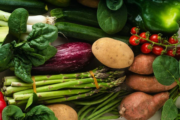 许多不同颜色的新鲜蔬菜供家庭送货上门 横幅广告 — 图库照片
