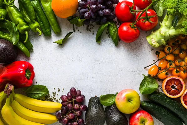 Verduras Frescas Frutas Una Mesa Cocina Blanca Antecedentes Para Supermercados —  Fotos de Stock