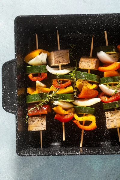 Veganistische Kebab Van Groenten Gerookte Tofu Een Bakplaat Klaar Bakken — Stockfoto