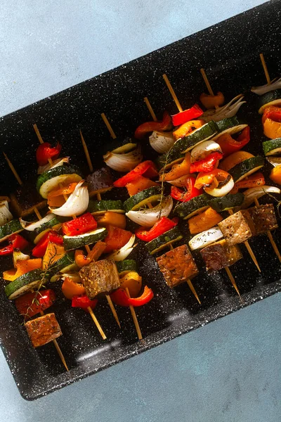 Veganistische Kebab Van Groenten Gerookte Tofu Een Bakplaat Klaar Bakken — Stockfoto