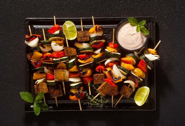 Kant Klare Veganistische Kebab Van Groenten Gerookte Tofu Met Cashewsaus — Stockfoto