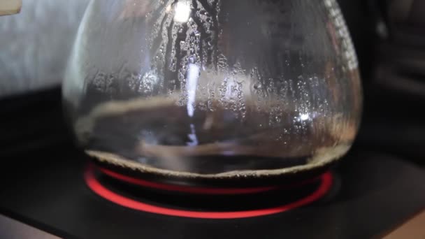 Primo Piano Caffè Viene Prodotta Una Pentola Vetro Trasparente Flusso — Video Stock