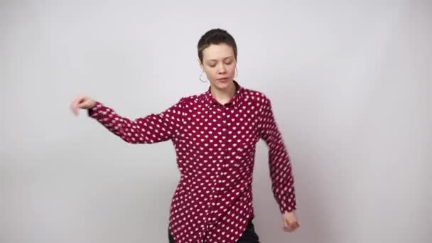 Short Hair Woman Slowly Dancing Sensual Dance — Stockvideo