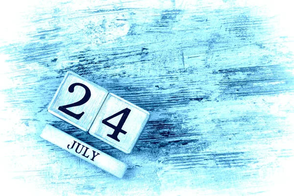 24 июля по деревянному календарю — стоковое фото