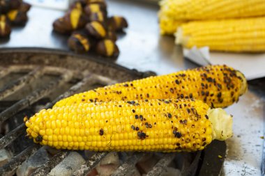 Soba üzerinde renkli tatlı mısır
