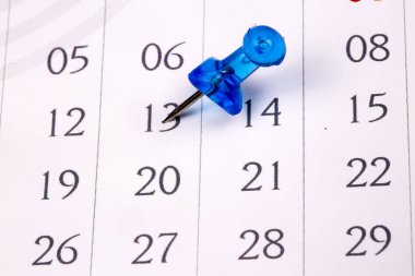 Takvimin iğne izli yakın görüntüsü