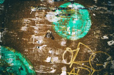 Duvara boyanmış duvar yazılarının yakın görüntüsü