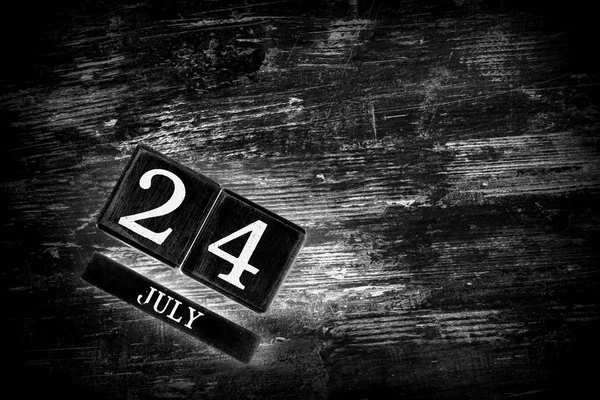 Houten Kalender Met Datum Juli — Stockfoto