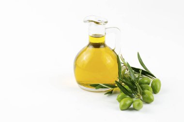 Yeşil zeytin ve zeytinyağı