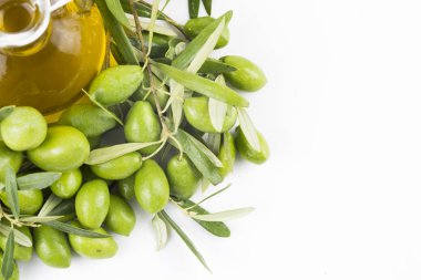 Yeşil zeytin ve zeytinyağı