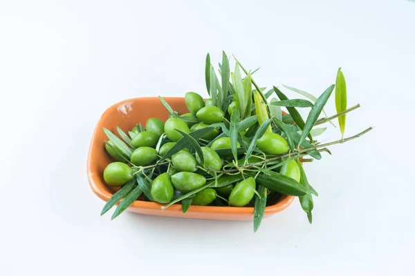 Grüne Oliven Und Olivenöl — Stockfoto