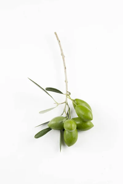 Die Grüne Olive Auf Dem Weißen Hintergrund — Stockfoto