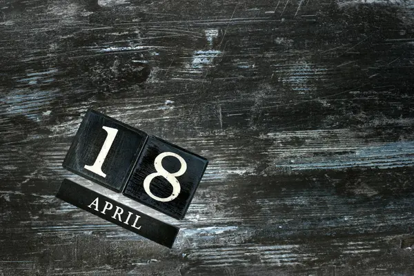 18 апреля Календарь — стоковое фото
