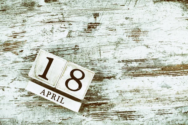 4 月 18 日カレンダー — ストック写真