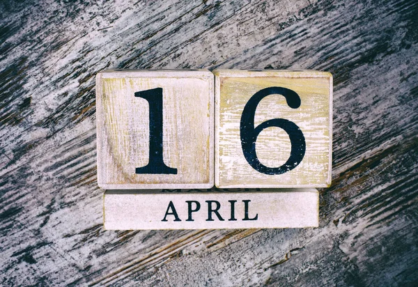 Holzkalender Mit Datum April — Stockfoto