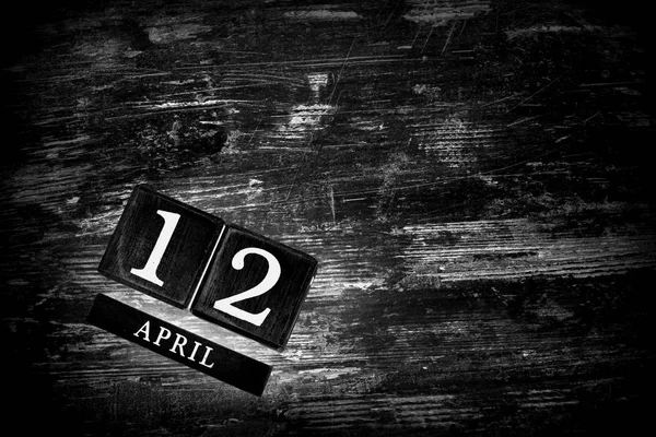 Drewniany Kalendarz Datą Kwiecień — Zdjęcie stockowe