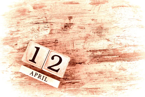 木のカレンダー日付4月12日 — ストック写真