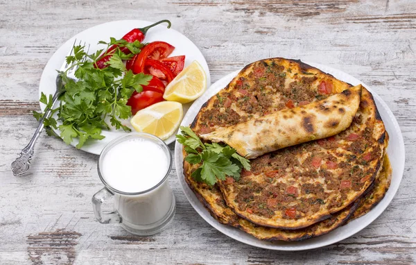 Türk Mutfağı Türk Yemekleri Lahmacun — Stok fotoğraf