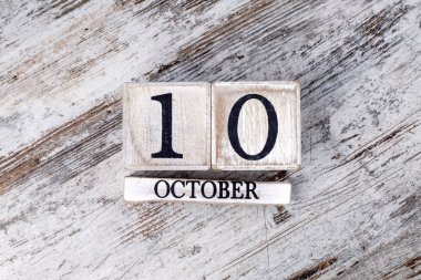 10 Ekim tarihli ahşap takvim