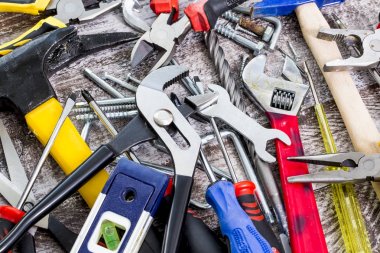 Beyaz arka plan üzerinde araçları