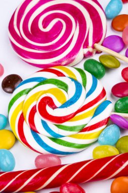 Çeşitli renkli şekerler, yakın görünüm