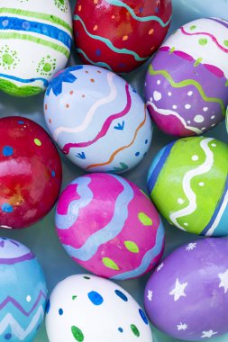 Renkli paskalya yumurtaları, yakından bakın.