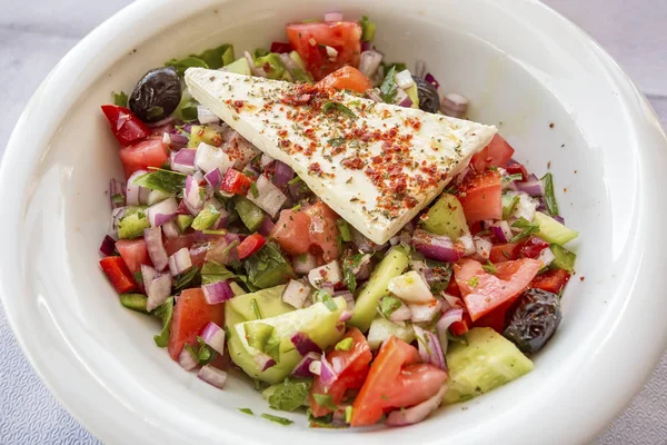 Griechischer Salat Mit Feta Käse Und Gemüse — Stockfoto