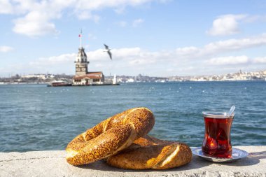 turkish tea with bagel bread on the beach
