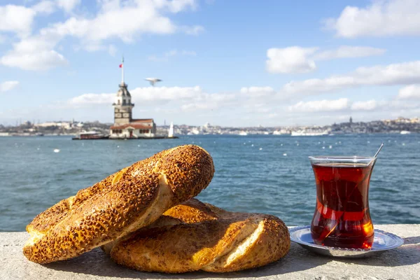 Glass Turkish Tea White Bread Blurred Sea Background — Stock Photo, Image