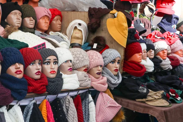 Maniquíes Con Sombreros Calientes Tienda — Foto de Stock