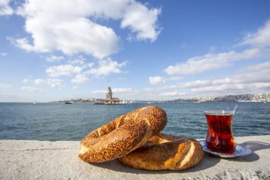turkish tea with bagel bread on the beach