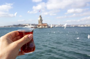 Türk çay arka planı Bakire Kulesi (Kiz Kulesi), İstanbul, Türkiye 
