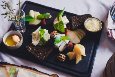 peynir çeşitleri ile Kahvaltı