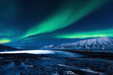 Norveç Svalbard kutup kuzey ışıkları 