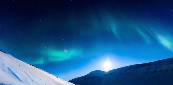 Το polar βόρειο σέλας σε Αρχιπέλαγος Σβάλμπαρντ της Νορβηγίας — Φωτογραφία Αρχείου