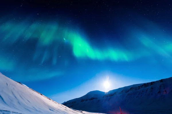 Norveç Svalbard kutup kuzey ışıkları 