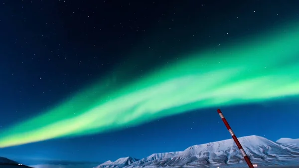 Le luci polari settentrionali in Norvegia Svalbard — Foto Stock